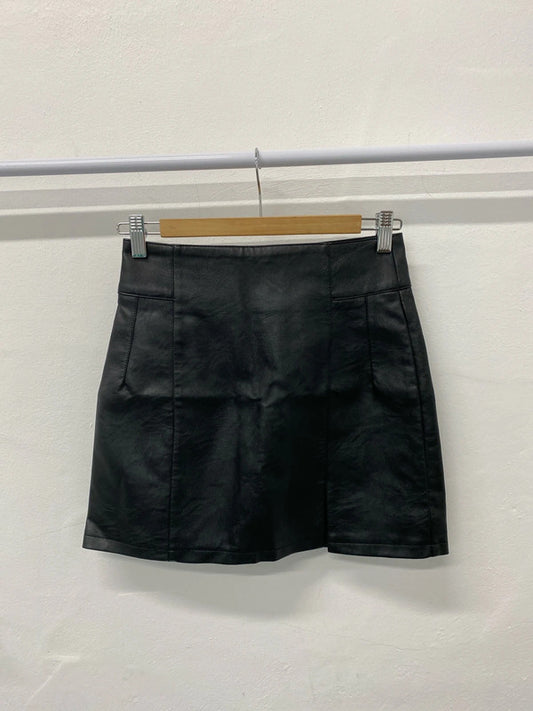 Super Cute Topshop Mini Faux leather skirt UK6 SD002