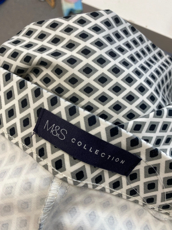 Lovely M&S black grey white pattern 3/4 length shorts UK 20 YM001