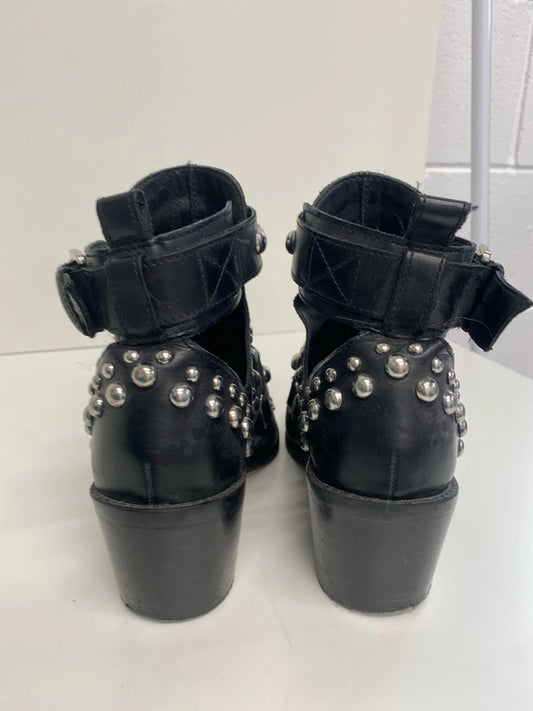 Fabulous Kurt Geiger Sybil studded boots Uk4 stunning SS002