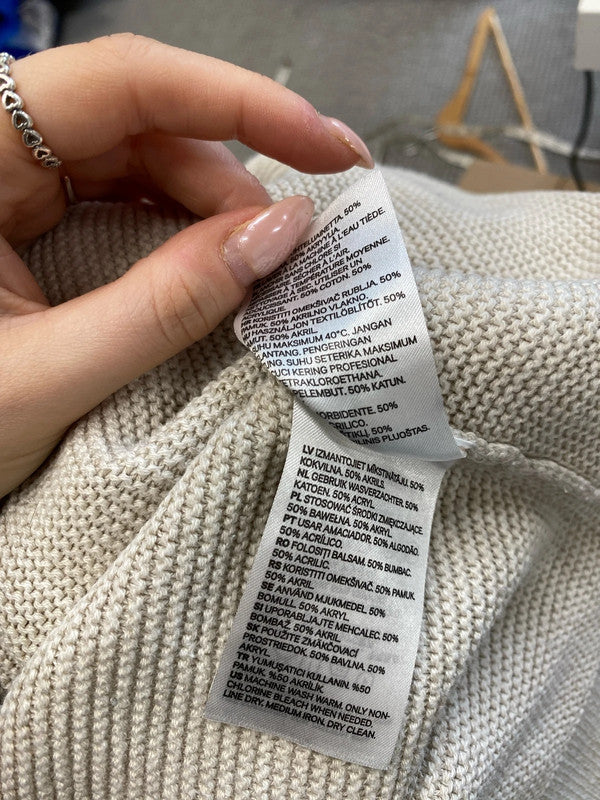 Lovely H&M cream knit v neck jumper UK L KM003