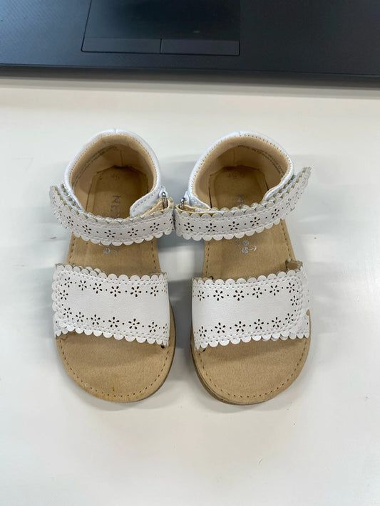 Adorable girls next white Velcro sandals size 5.5f KM004