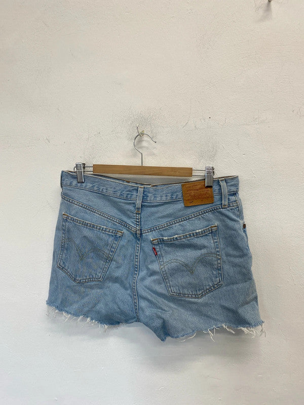 Stunning Levi’s denim shorts summer vibe UK W 30 ED001