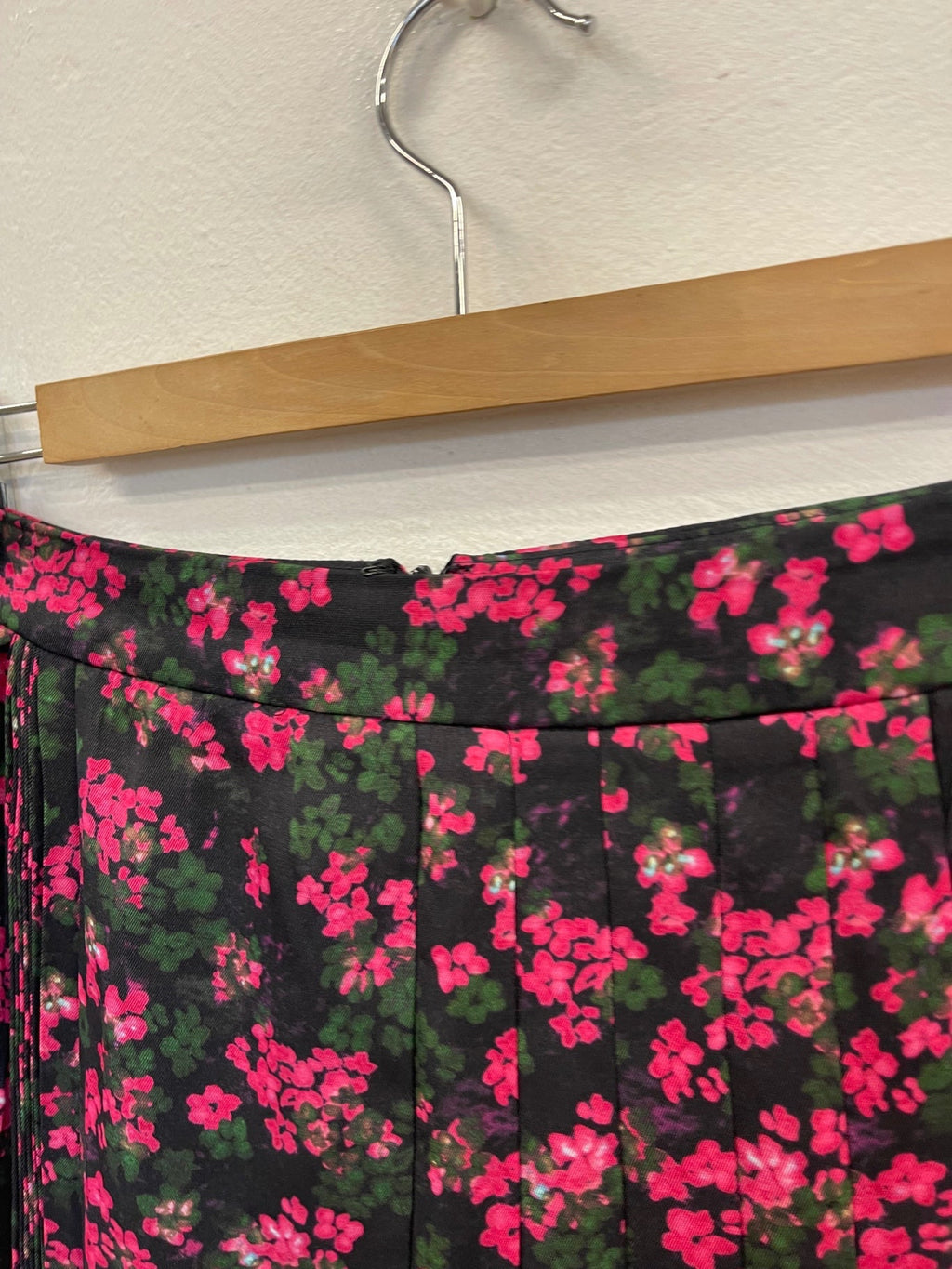 Fabulous Oliver Bonas pleated floral midi Skirt Uk10 Black & Pink Country garden KC528
