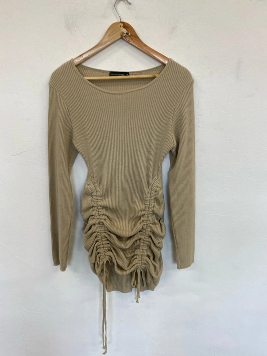 Pretty Little Thing Stylish Sand Ribbed Ruched Mini Dress Size M PJ001