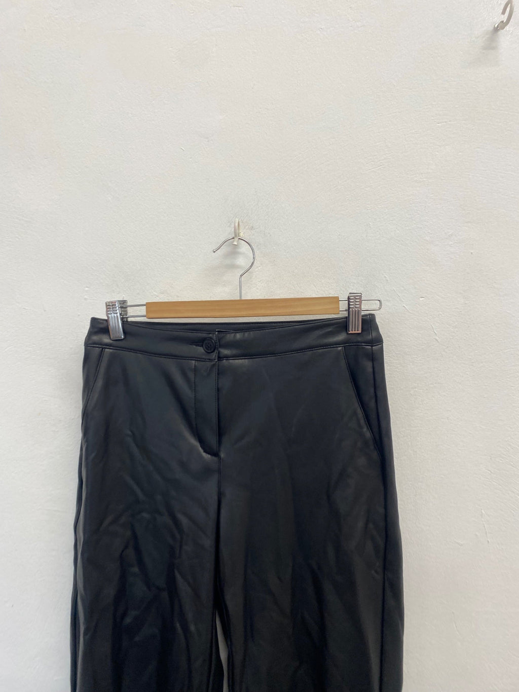 Stunning Robell Cropped trousers faux leather Uk 6 Black SO560