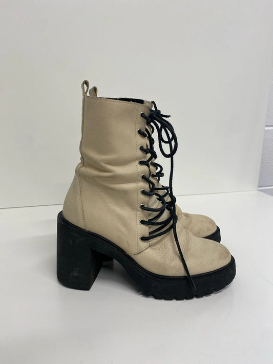 Fabulous Free People Dylan Cream Leather boots Uk4 SS002