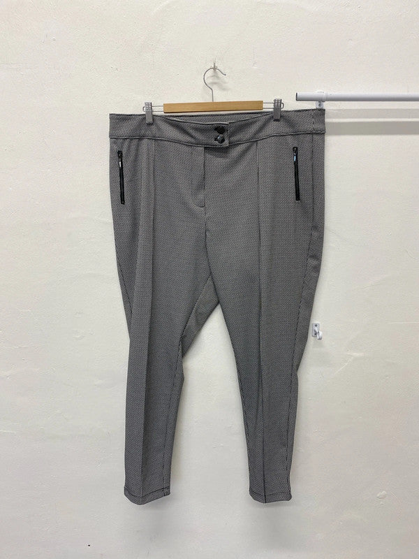 Fabulous George monochrome checked trousers Uk22 YM001