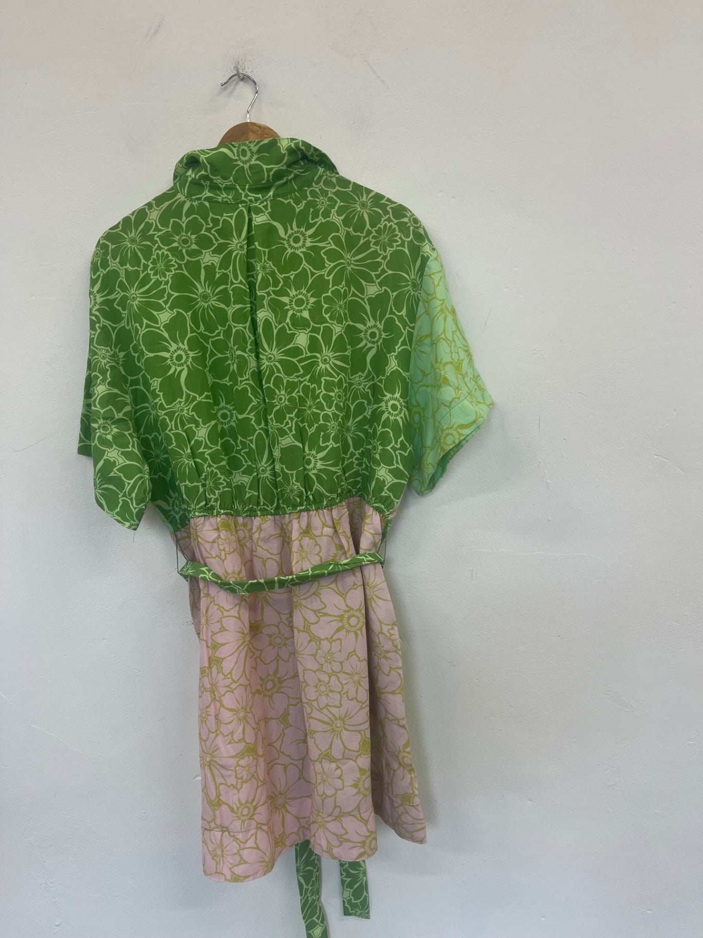 Stunning Oliver Bonas floral mini Dress Uk16 Pink&  Green DM561
