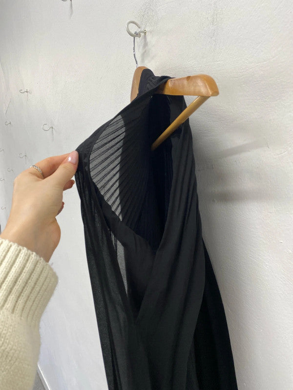 Lovely river island pleated black tunic with cut out shoulder UK 8 KM004