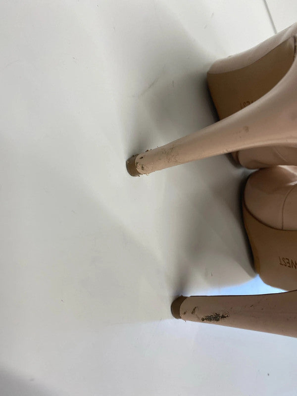 Fab Nine West Nude heels Uk4.5 Classic court MD002