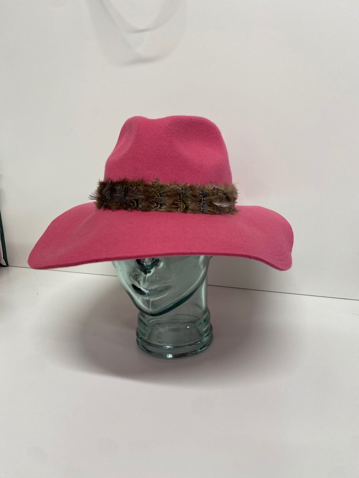 Fabulous Power Fedora hat One size Pink feathered KC528
