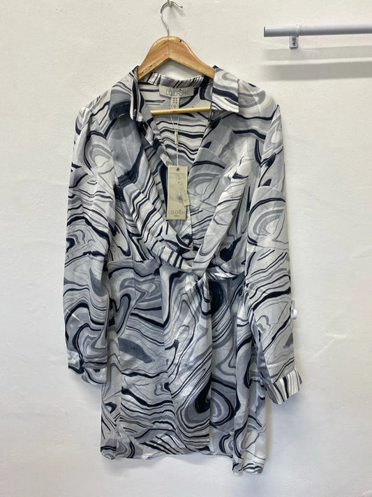 Fabulous Liquorish Black white swirl dress faux wrap Uk18 New LG006