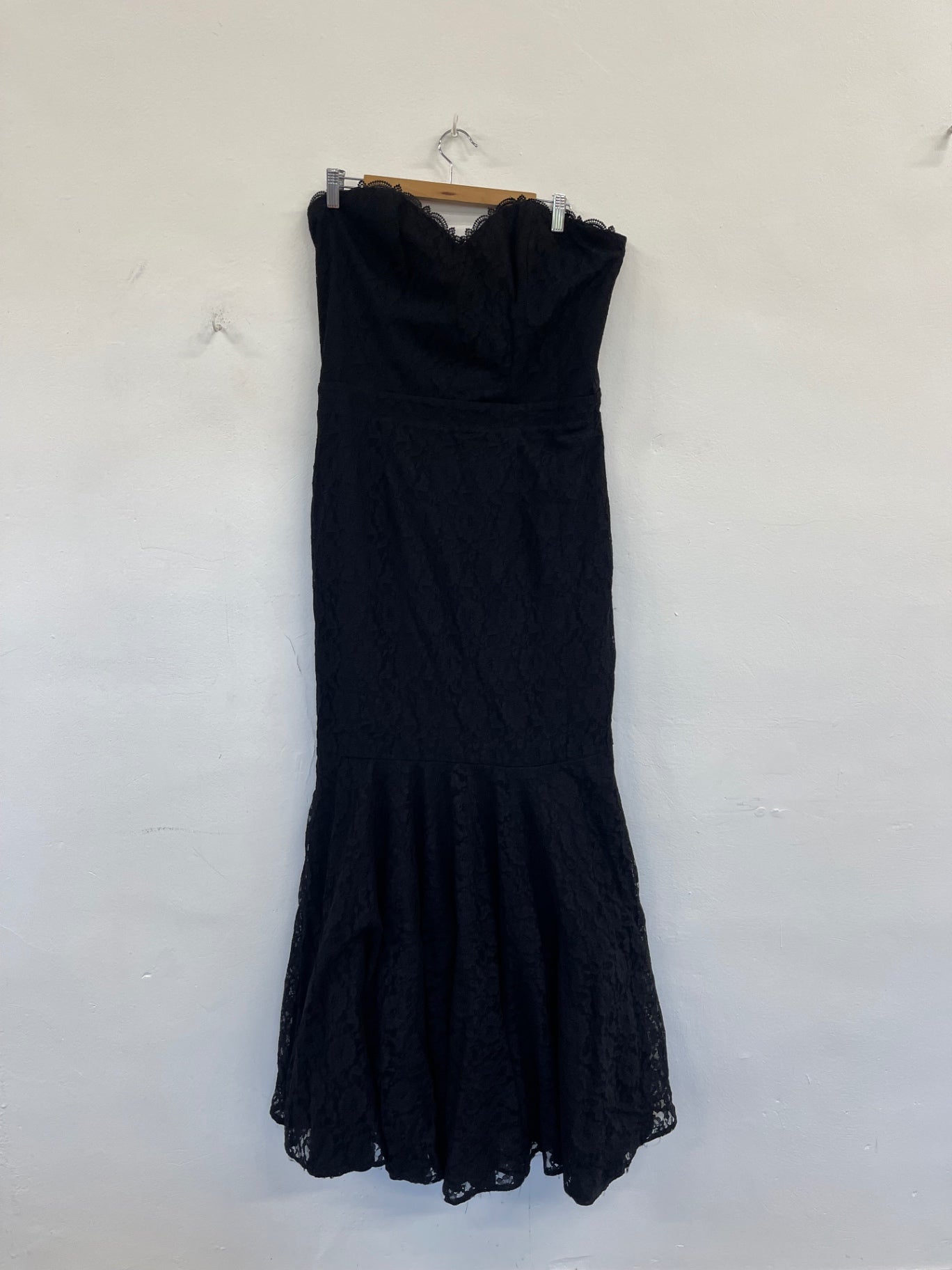 Fabulous Lipsy Vip fishtail evening Party Dress UK18 Black lace RM531