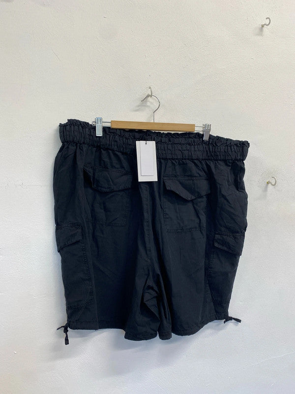 Lovely limited collection black cargo shorts UK 22 RM002