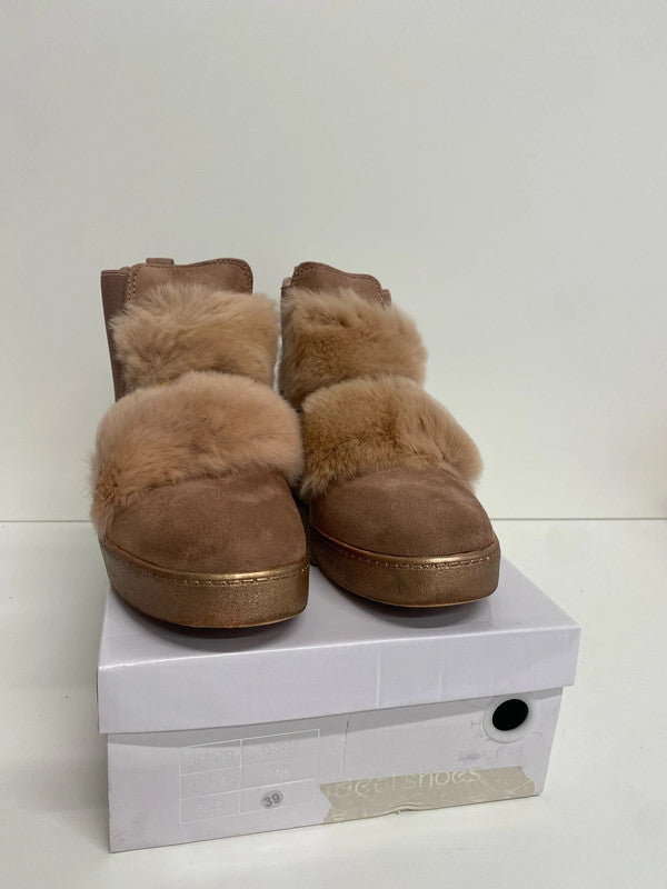 Fabulous Ideal shoes pink fluffy boots uk6 GK002