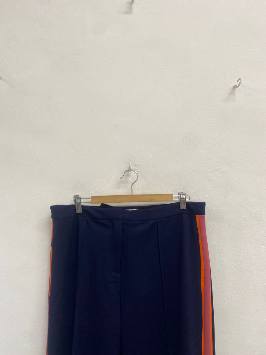 Stunning Wyse London Cropped trousers UK 16 Navy side stripe FM547