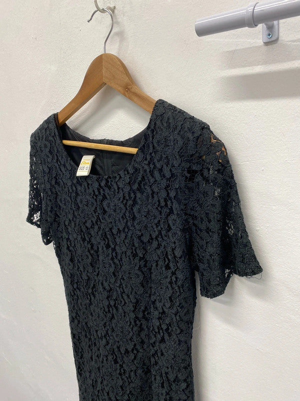 Fabulous lace fit & flare dress vintage 1990’s Uk12 black party MM005