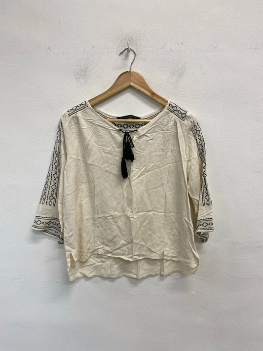 Lovely Zara cream Aztec black UK M JB001