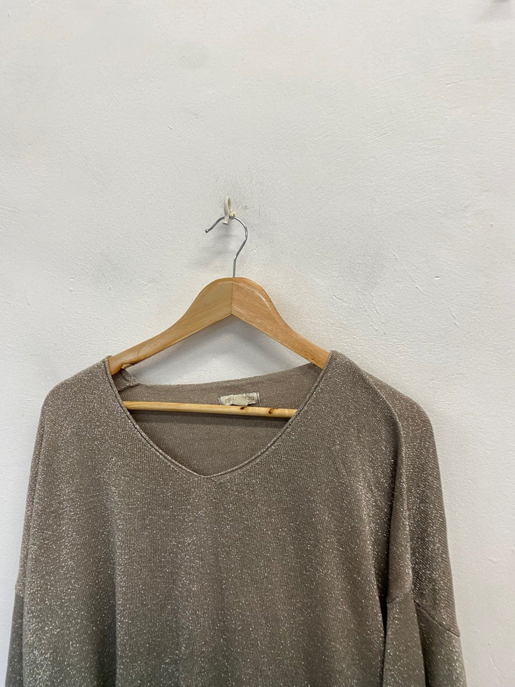 Stunning Stella Martini V neck jumper UK 16 Champagne shimmer DM561