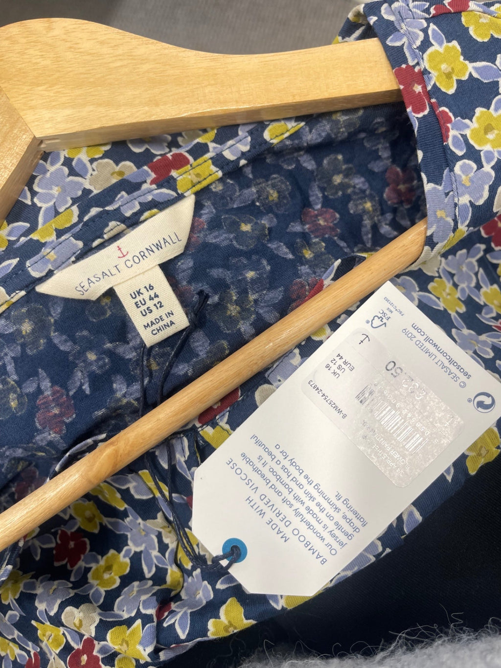 Fabulous Seasalt Cornwall 3/4 apple tree uk14 Navy floral JG589
