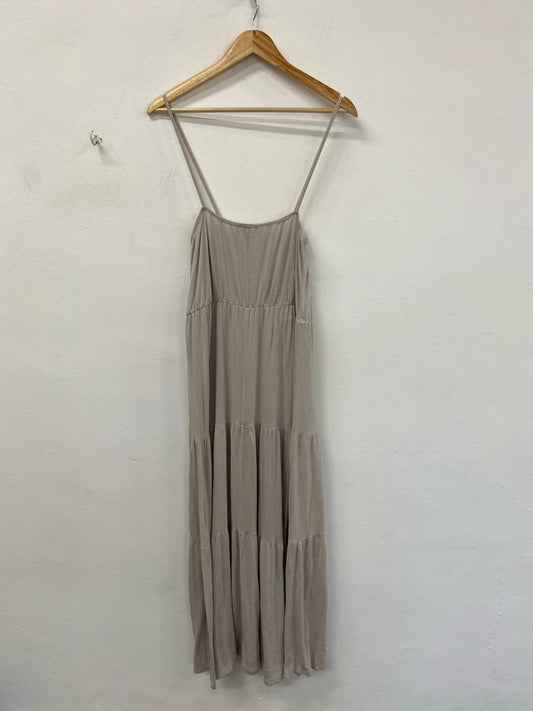 Boohoo Stylish Taupe Tiered Dress UK 16 JB005