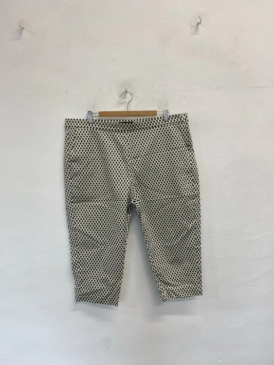 Lovely M&S black grey white pattern 3/4 length shorts UK 20 YM001