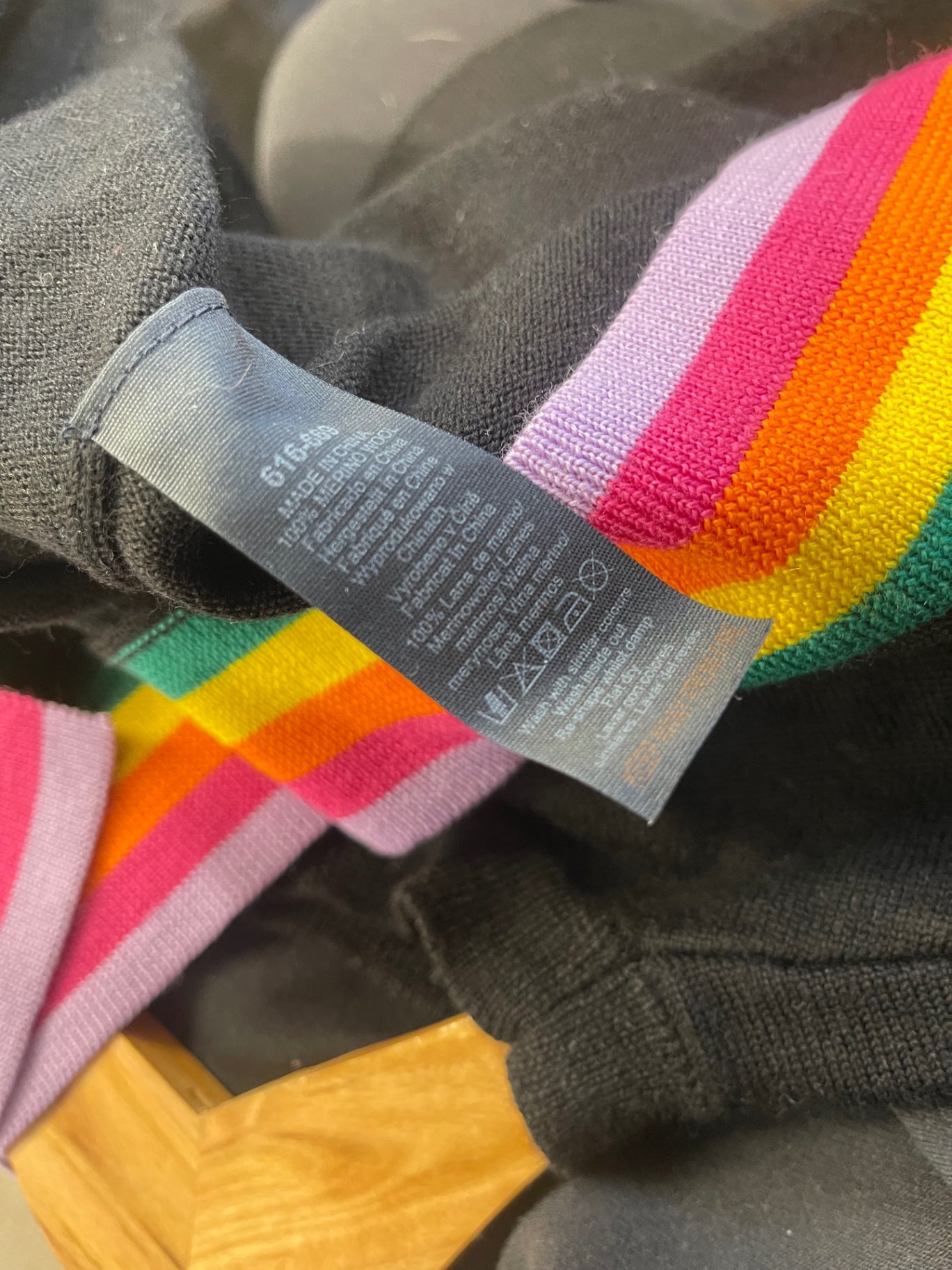 Fabulous Madeleine Thompson Merino Wool rainbow split back Sweater UKS Black SA514