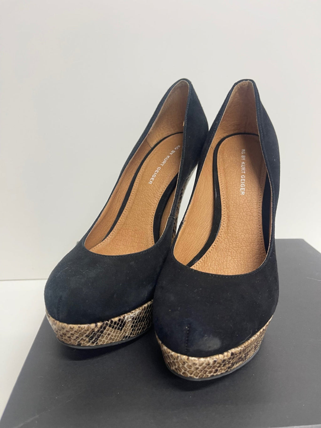 Stunning Kurt Geiger Eleanor suede Pumps UK6 Black PP546