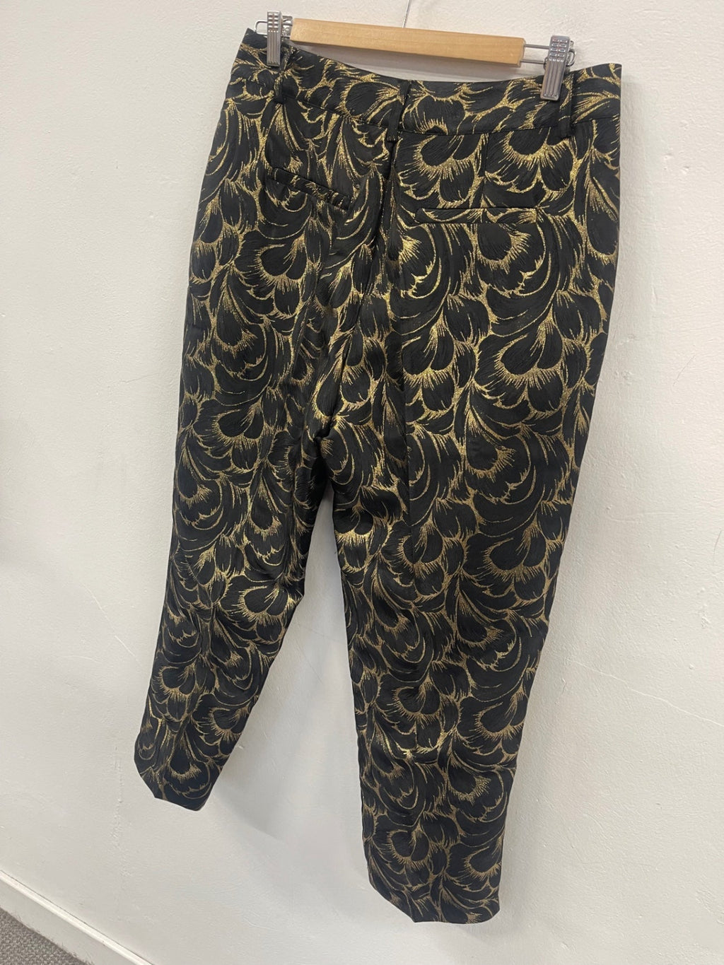 Fabulous Sosandar jacquard tapered Pants UK12 Black and Gold KC528