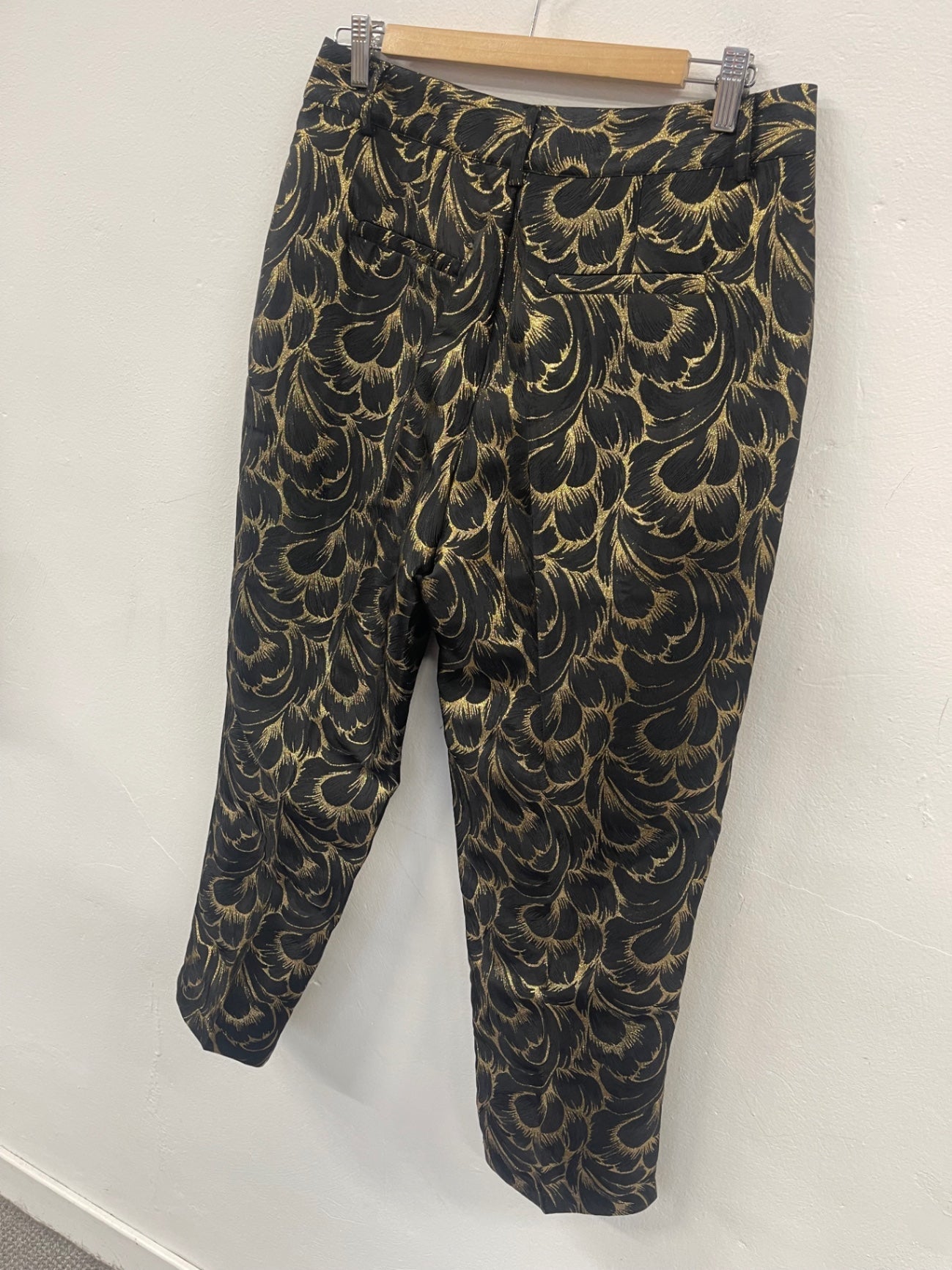 Fabulous Sosandar jacquard tapered Pants UK12 Black and Gold KC528