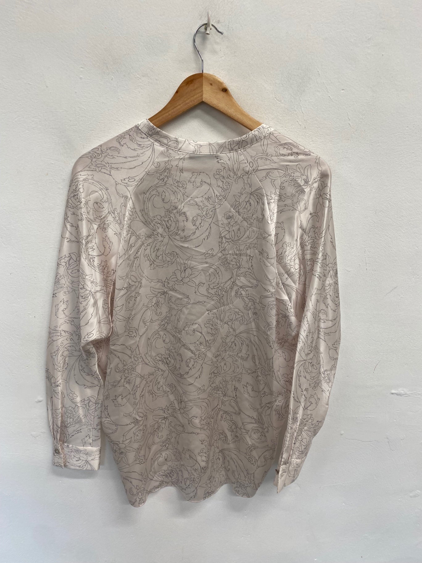 Stunning Vince Blouse satin UK 8-10 White grey floral SO560