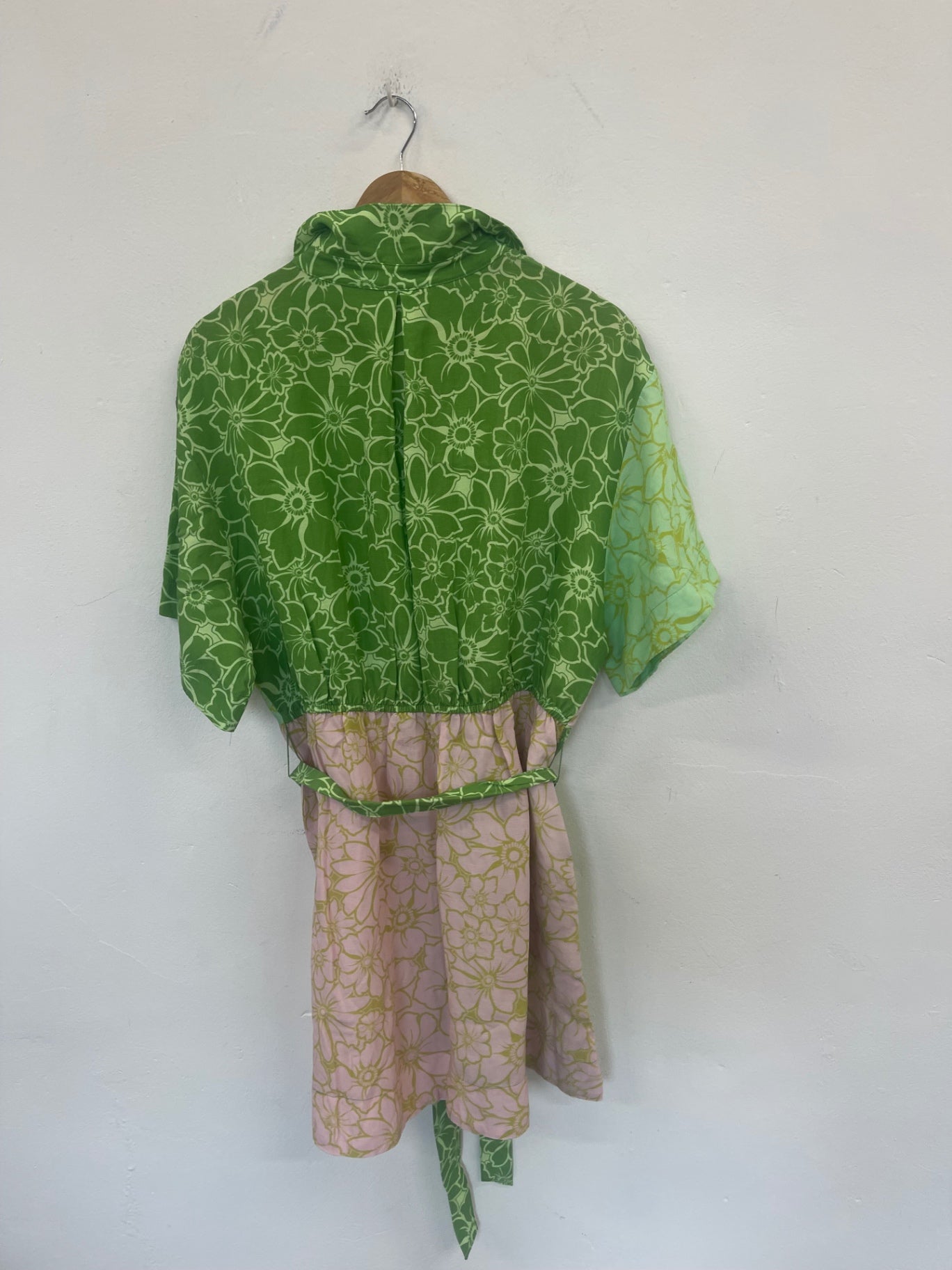 Stunning Oliver Bonas floral mini Dress Uk16 Pink&  Green DM561