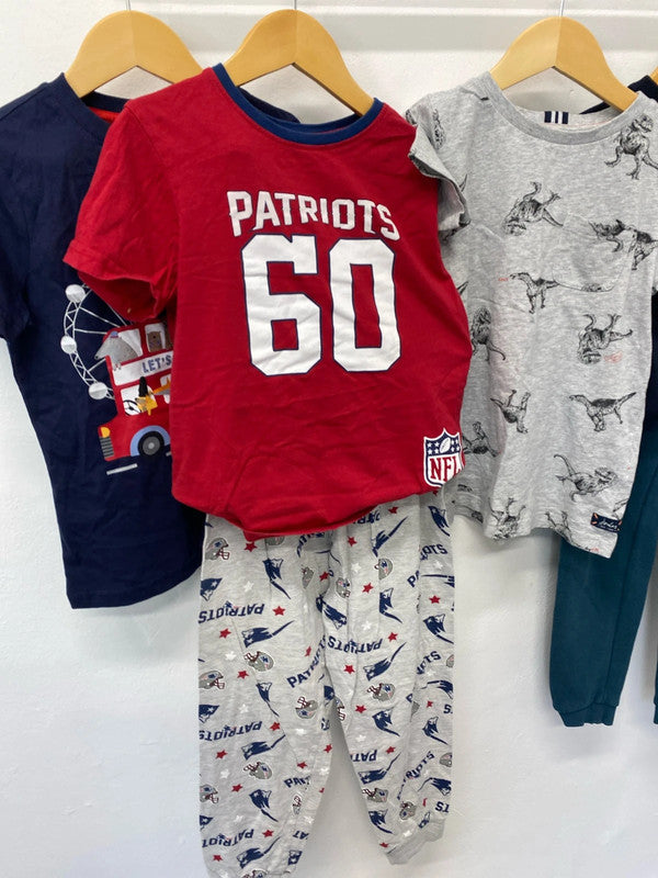 Fab boys bundle pyjamas & chill bundle age 7-9 M&S F&F #56 LD003