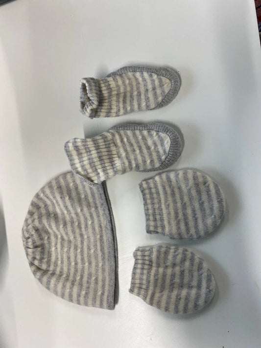 Fabulous M&S Cashmere newborn up to 1 hat gloves set JP001
