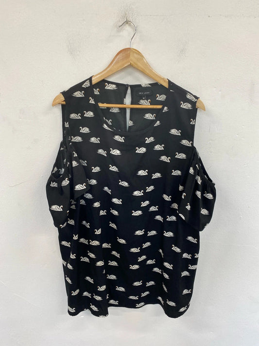 New Look Fabulous Black Swan Pattern Cold Shoulder Top UK 22 RG021