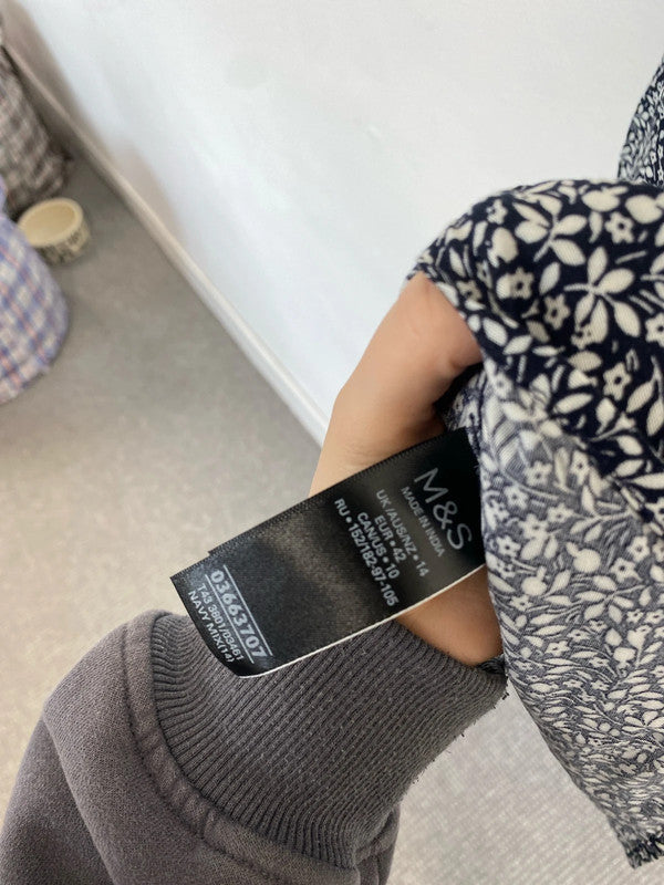 Lovely m&s navy white floral pattern blouse top UK 14 KM005