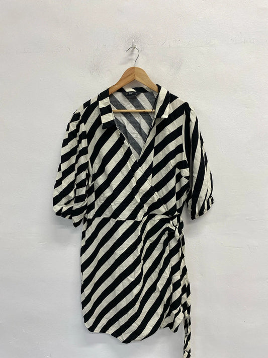 Fabulous diagonal striped Ivory black casual Dress Uk22 F&F flirty CR002