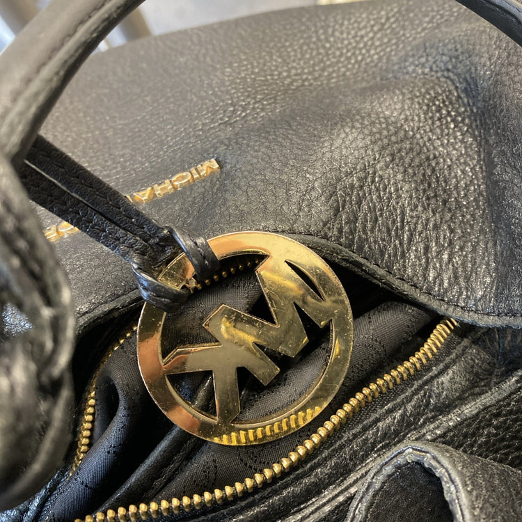 Michael Kors Bedford Belted Large Leather Shoulder Handbag In black IM001
