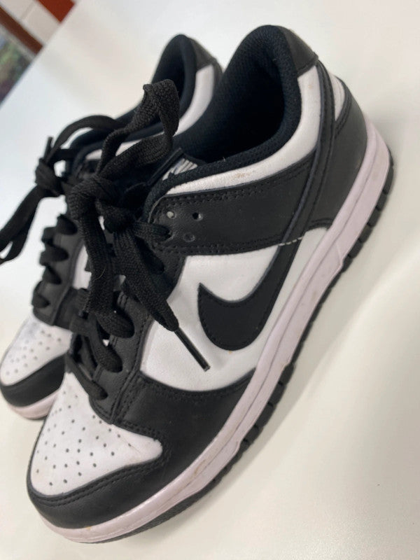 Lovely Nike dunk pandas low black white UK 4 YTH01