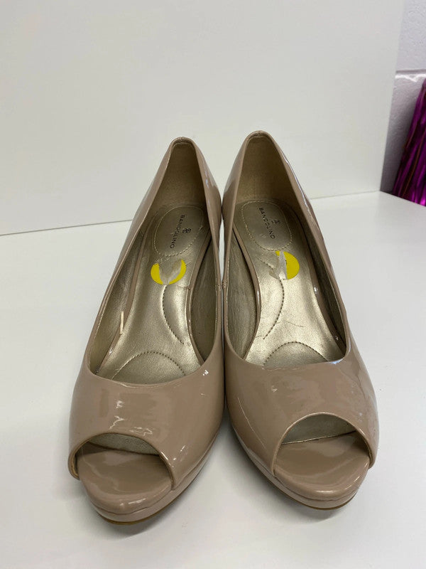 Fabulous Nude peep toe court shoes by Bandolino Uk7 KM005