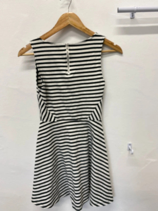 Cute humbug monochrome retro fit & flare mini dress a Uk10 H&M LD003