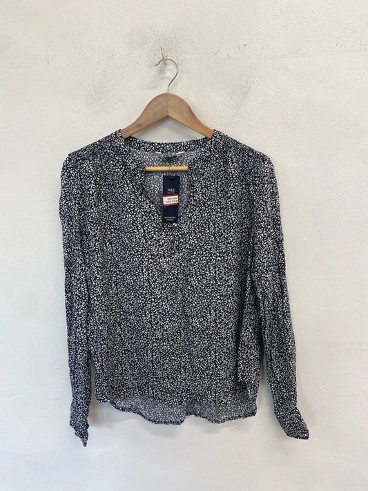 Lovely m&s navy white floral pattern blouse top UK 14 KM005
