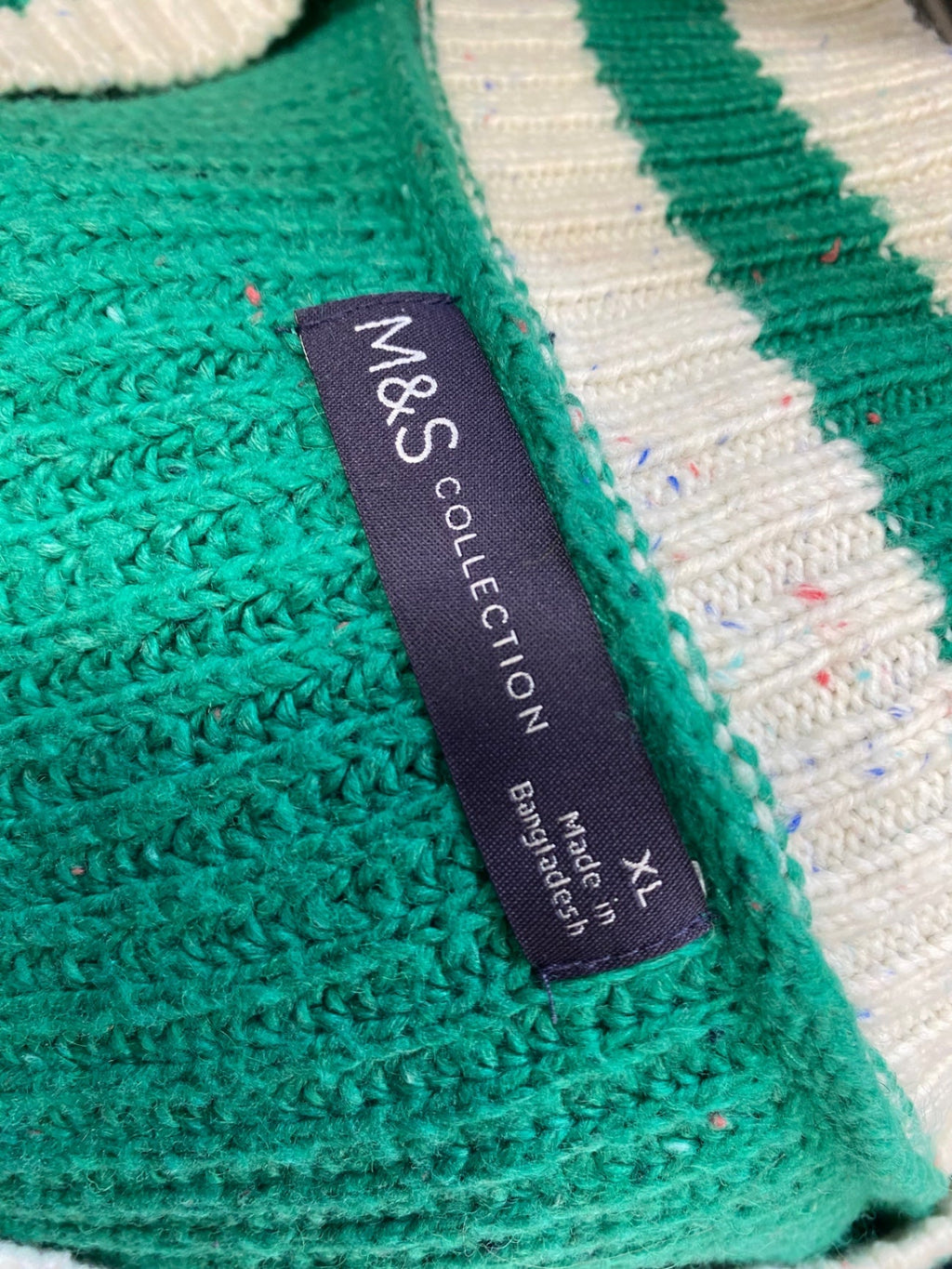 Stunning Marks and Spencer v neck Sweater UK 16 Green knitted DM561