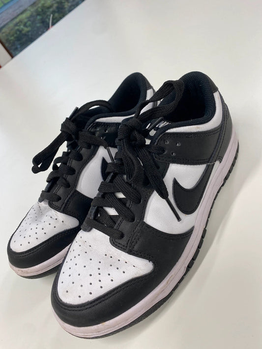 Lovely Nike dunk pandas low black white UK 4 YTH01