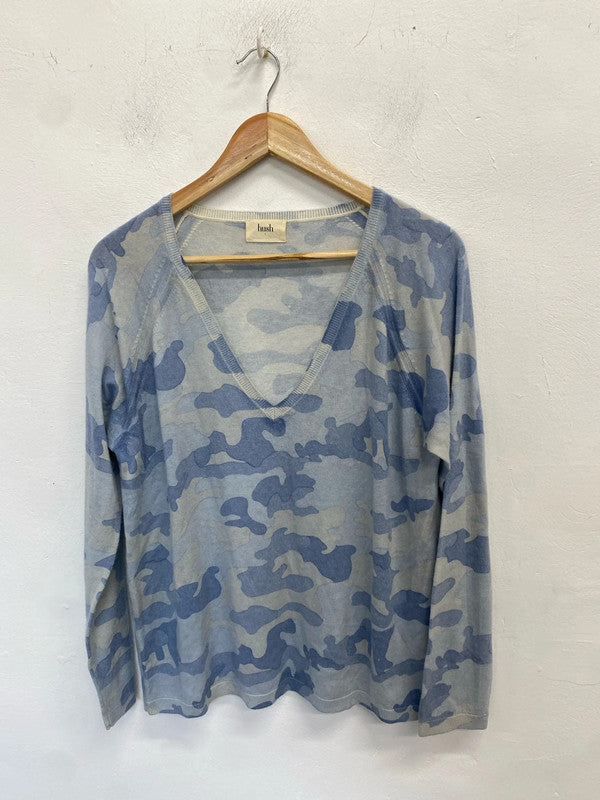 Lovely hush blue white camo jumper wool UK L JP001
