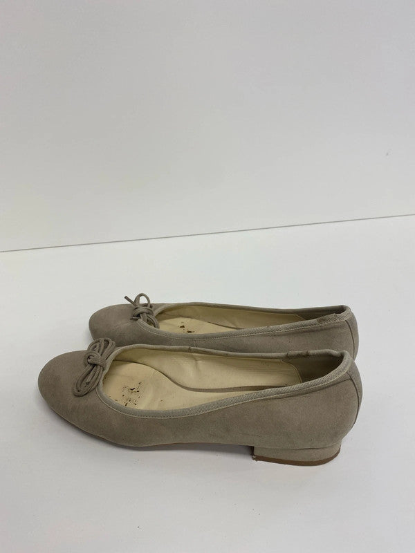 Cute classic Beyond Skin ballerinas taupe Uk7 EU 40 not leather RF001