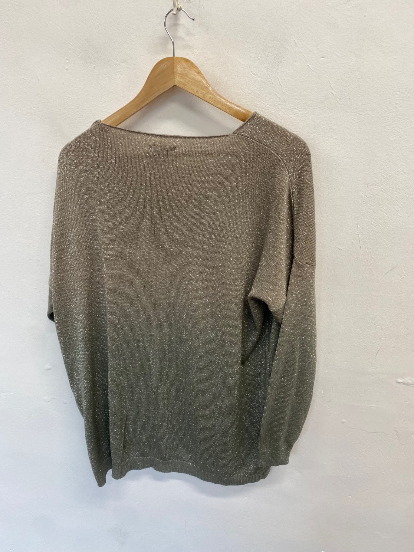 Stunning Stella Martini V neck jumper UK 16 Champagne shimmer DM561