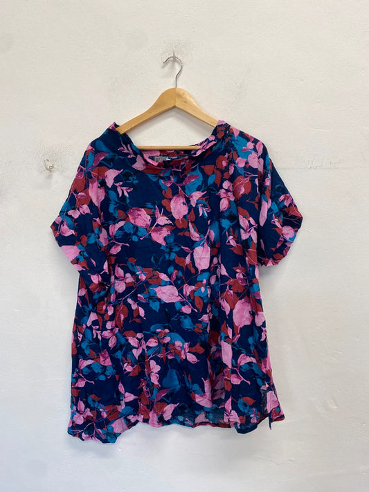 Lovely kit and kaboodal floral pink blue leaf lightweight top UK one size IM001