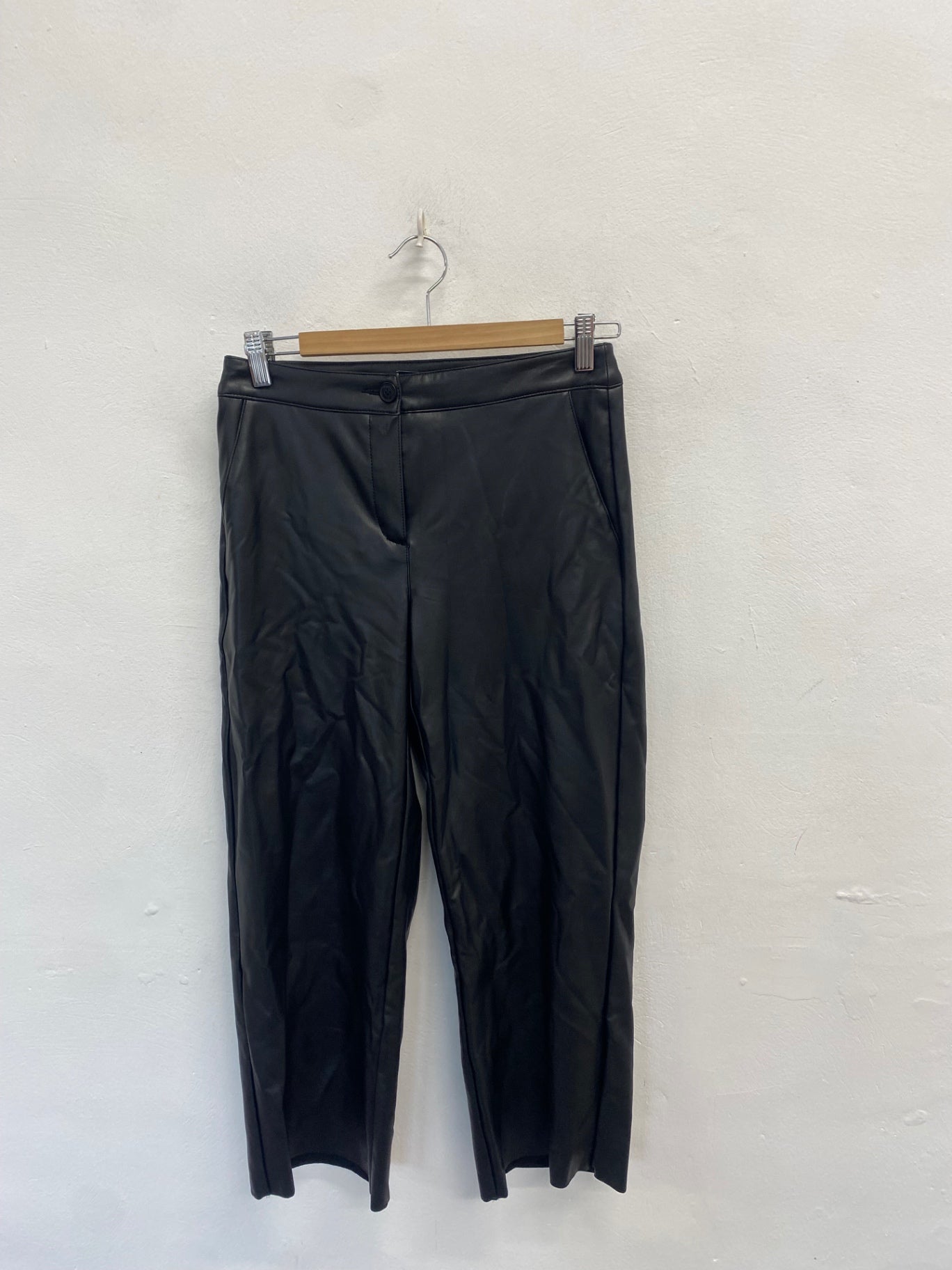 Stunning Robell Cropped trousers faux leather Uk 6 Black SO560