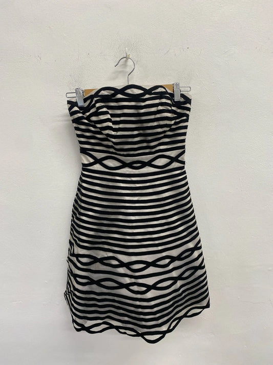 Stunning Karen Millen black white stripe mini a line dress UK 6 KM004